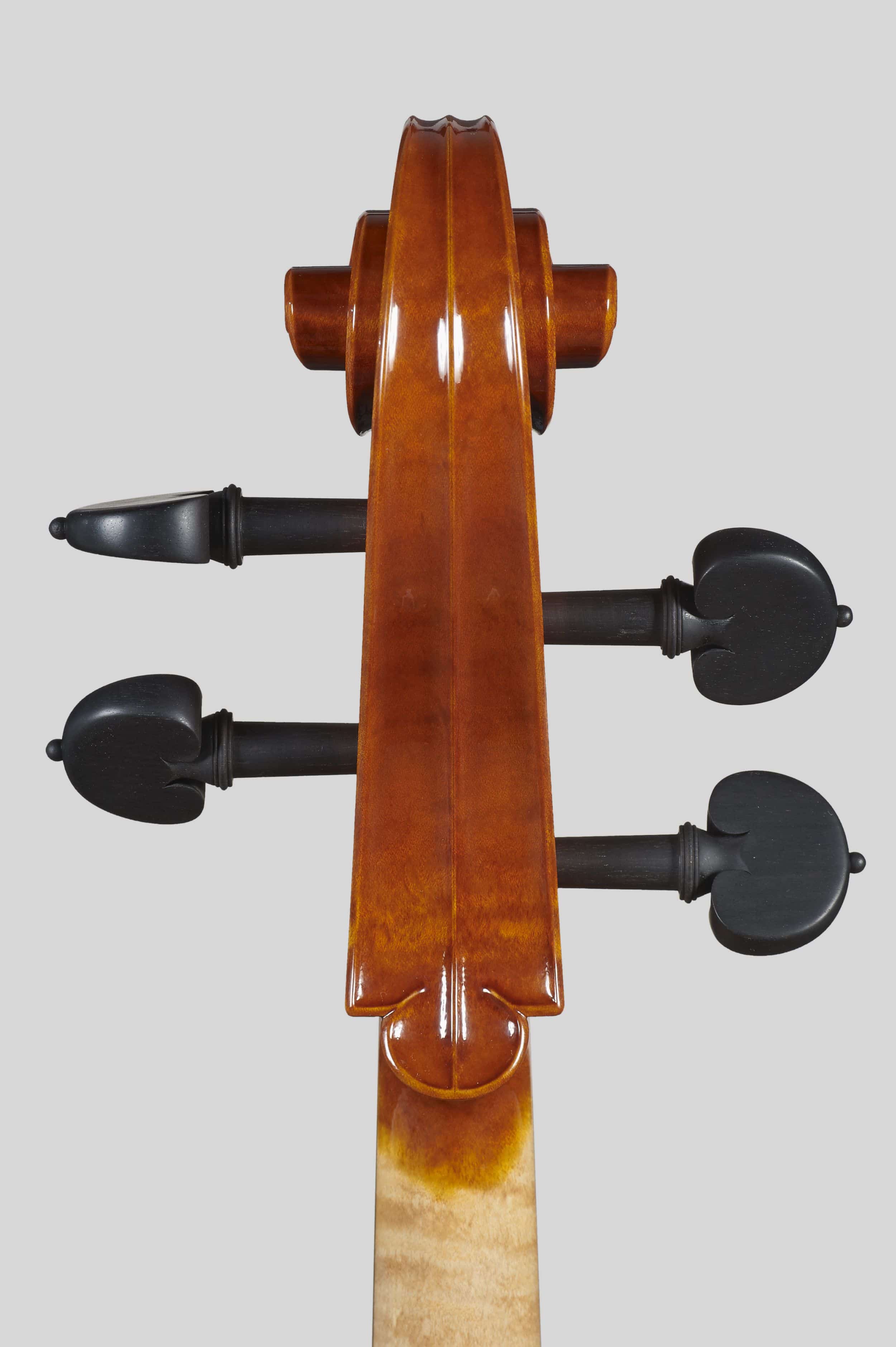 Anno 2012 – Violoncello modello stile A. Stradivari “forma B” - “Mara” 1711 - Testa retro